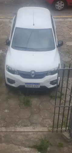 Alugo Renault Kwid Intense 1.0 Flex 12V 5P Mec. 2021 Por 2500 reais mensais, não semanais.