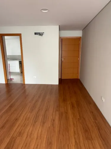 Pisos Laminado, Vinílico e Rodapés 