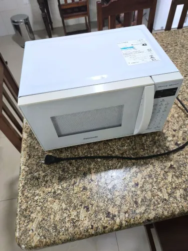 Vendo microondas 21 litros marca Panasonic modelo nn-st25lwruk 