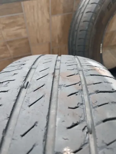 Vendo 2 pneus usados 185/65 15R