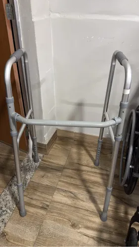 Andador articulado