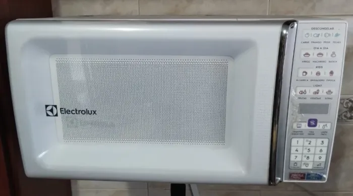 Microondas Eletrolux 34l em ótimo estado