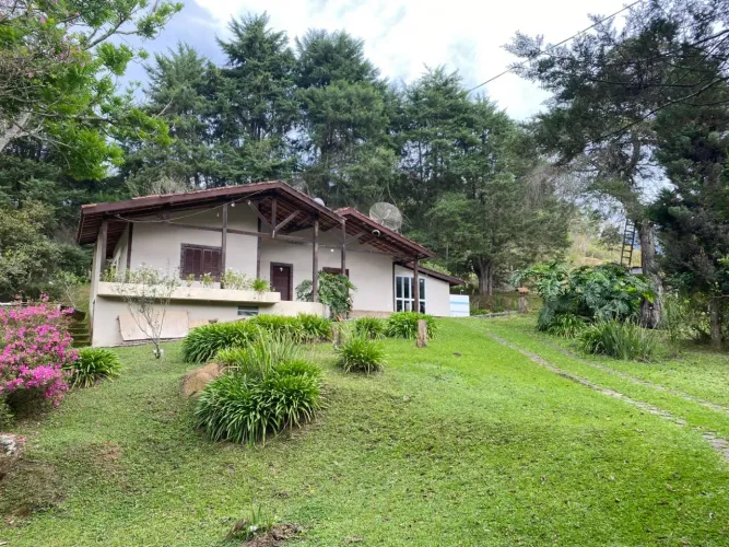Chácara com 6.000m2 em Sapucaí-Mirim - MG