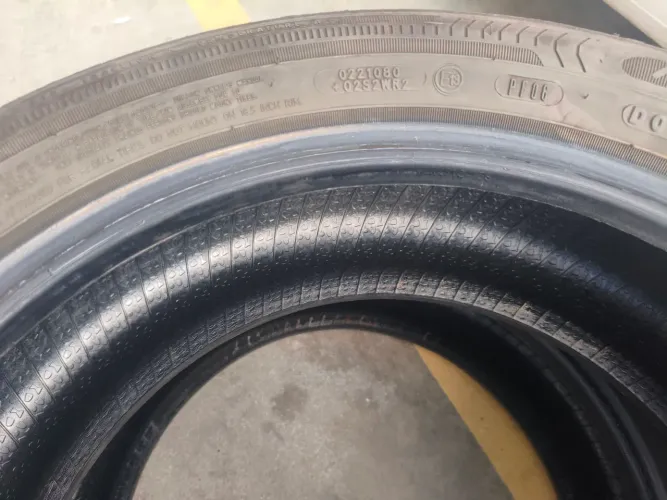 Um Pneus Goodyear Efficientgrip 195/55 R16 91V Meia Vida