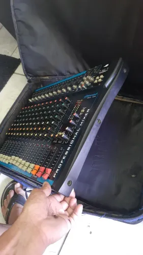 Mesa de som 12 canais