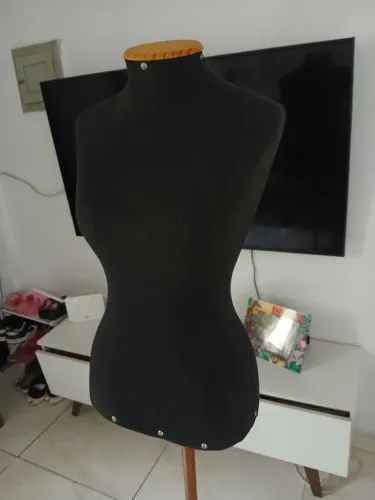 Manequim busto suspenso