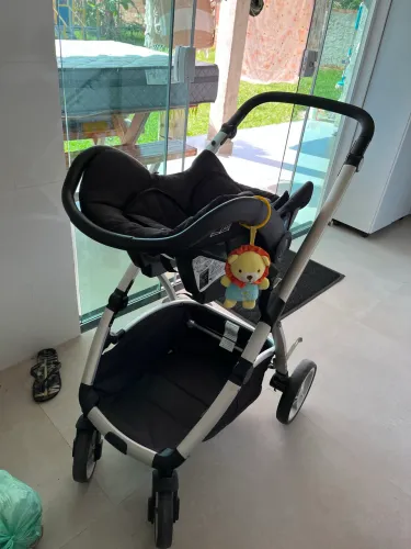 Carrinho Moisés com bebê conforto Dzieco