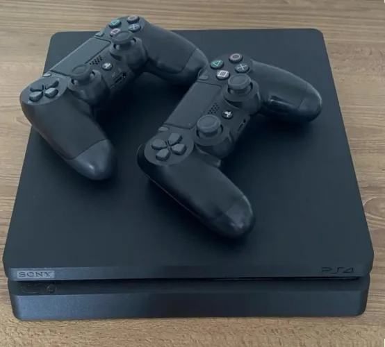 Ps4 semi novo com 2 controles originais e jg mídia fisica