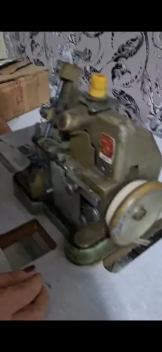 Máquina de costura Overlock