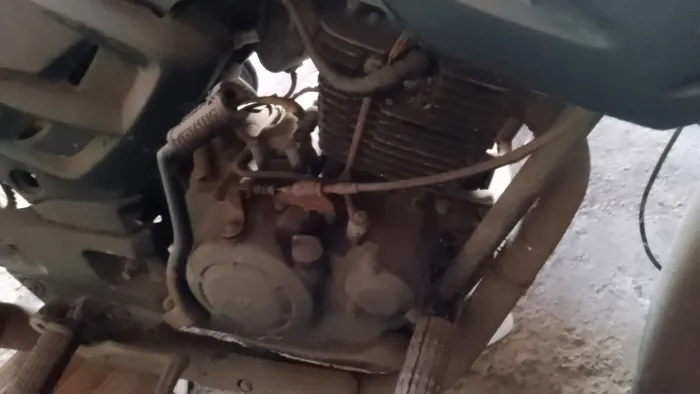 Essa moto tô vendendo só pra tira peças tá parada desde 2021