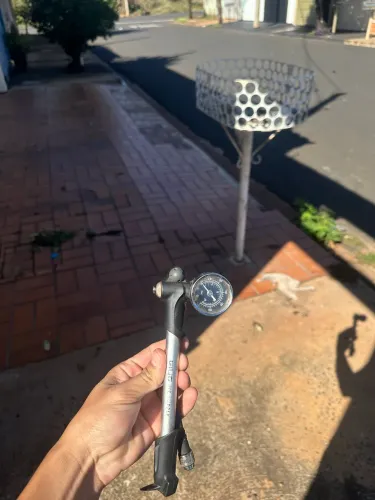 Bomba de suspensão para bicicleta