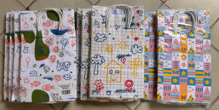 Sacolas infantis de papel 