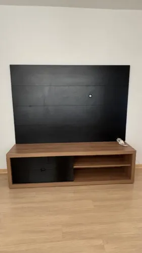 Rack para TV com duas gavetas + painel