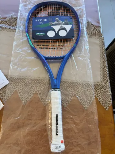 Raquete Yonex ezone 100