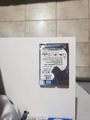 HD WD Blue 1TB 3.5', SATA - Modelo: WD10JPVX 