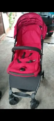 Vendo três carrinho de bebê cada um no valor de 100 reais a motoca 30