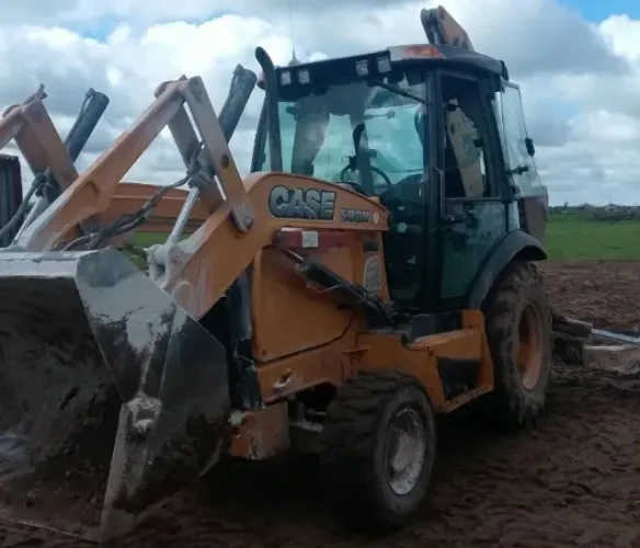 retroescavadeira 580N Case, Ano 2015