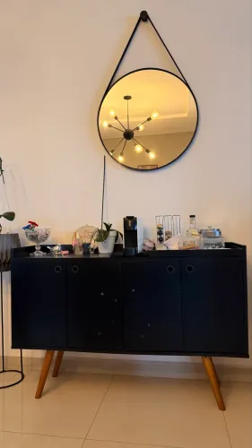 Lindo aparador sem detalhes + espelho com acabamento em couro