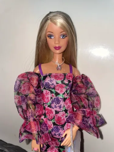 Boneca Barbie fashion Fever com look fashionistas