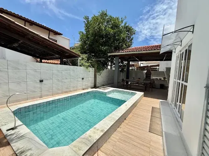 Casa de 197m2 com 3 Quartos + DCE + Piscina Privativa, em Condomínio Fechado