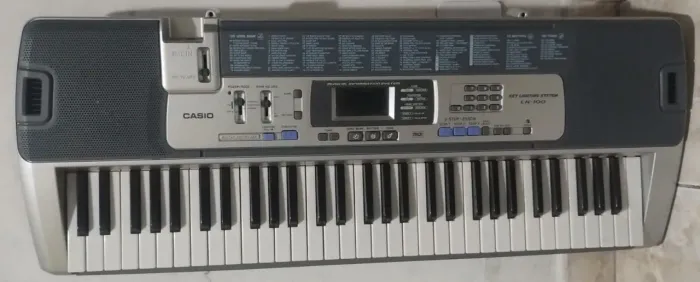 Vende-se Teclado Cássio LK 100 com fonte