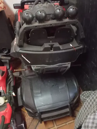 Vendo carrinho elétrico . com defeito.