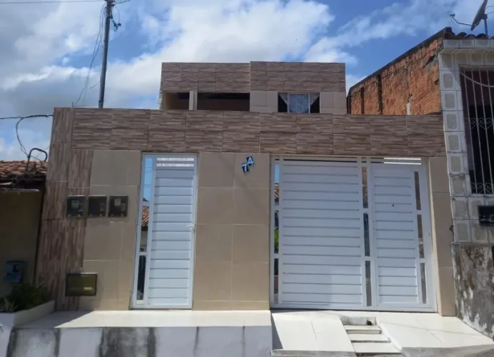 Vende_se casa de andar sendo 2 casas individuais 