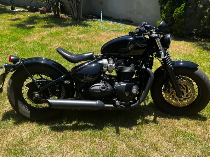 Bobber Black 1200cc 3900 Km