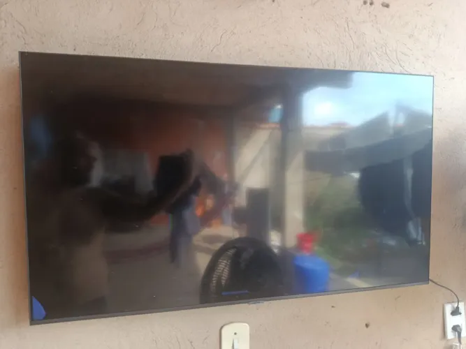 Vendo Televisão com defeito.