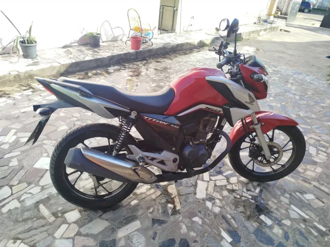 Vende-se moto Titan 160