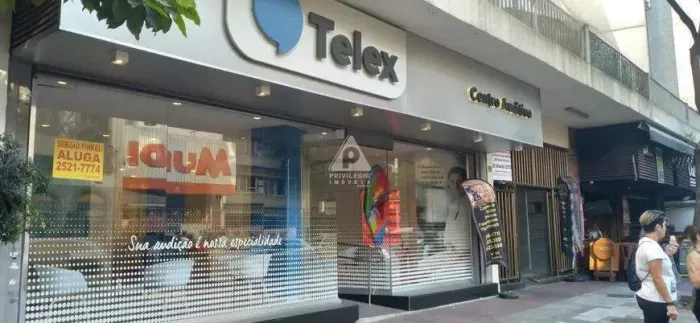 loja com frente ampla em Botafogo, com 225m² de área total, sendo 135m² de loja + 90m² de