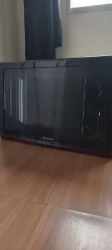 TV com tela quebrada, para retirada de peças