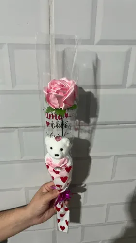 Flor eterna de cetim para presente