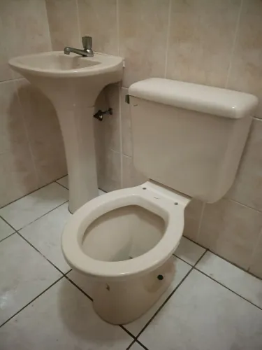 Vaso sanitário acoplado e pia
