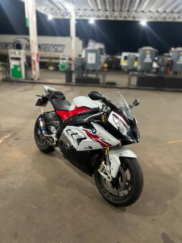 Bmw s1000 rr zera em garantia ainda , possui 1 ano e 4 meses de garantia bmw !!!