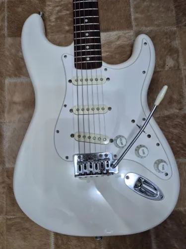 Guitarra Strato - Squier