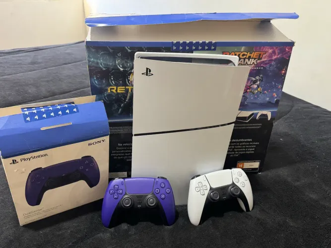 Play 5 slim 1 tera muito novo com caixa dois controle garantia extendida ate 2027