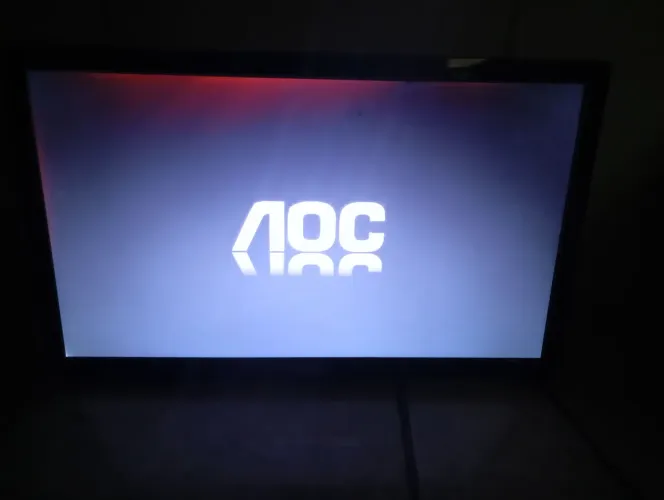 Monitor marca AOC 19" funcionando perfeitamente + cabos HDMI incluso.