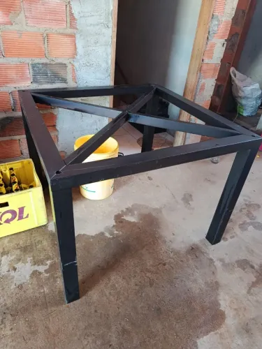 Vende-se mesa sem o vidro