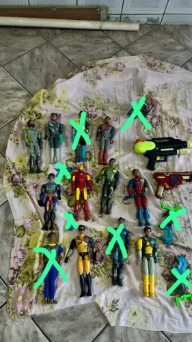 Brinquedos Unidade (Max Steel, homem de ferro, arminhas)