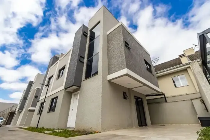 Sobrado para Venda em Curitiba, uberaba, 3 dormitórios, 1 suíte, 4 banheiros