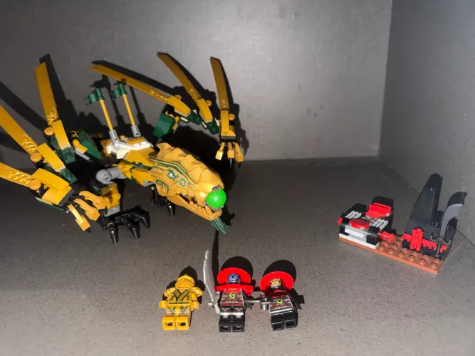 Lego Ninjago dragão dourado