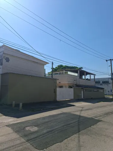 2 casas, 4 quartos, esquina 360m² Terraço