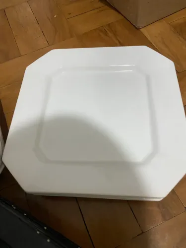 Jogo de jantar preto e branco