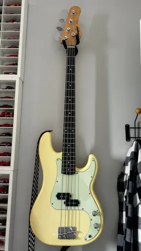 Baixo precision Menphis Tagima Mb-40 branco 4 cordas