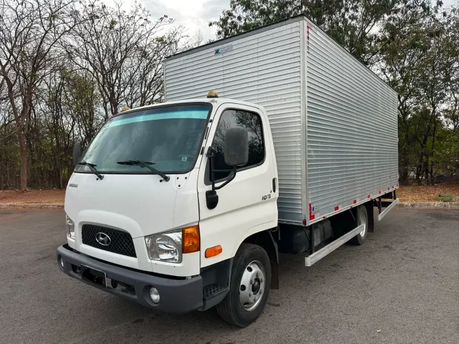 HYUNDAI HD78 BAÚ 2012 BAIXÍSSIMO KM - Aceito Propostas