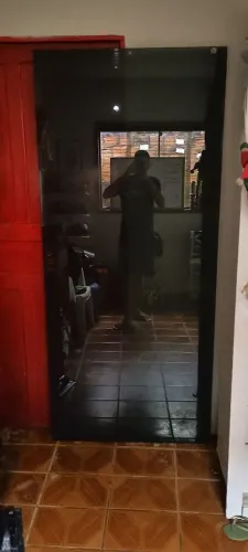 Vende se uma porta de blindex jadeada
