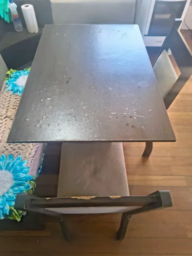 Mesa com 2 cadeiras