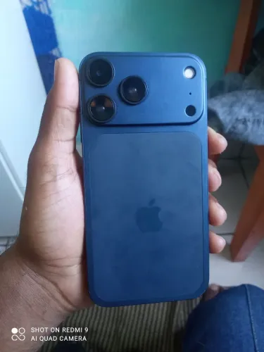 iPhone 11 na carcaça do 17 pro