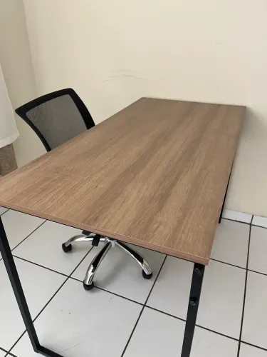 Mesa e cadeira para escritório 